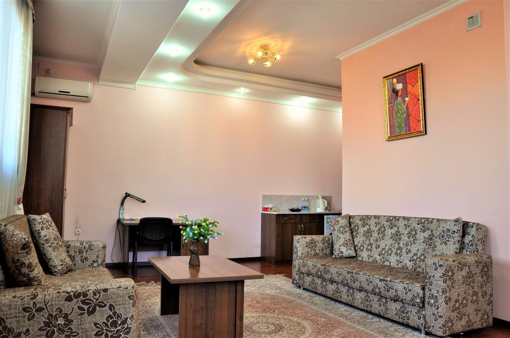 Bishkek Villa Hotel Luaran gambar